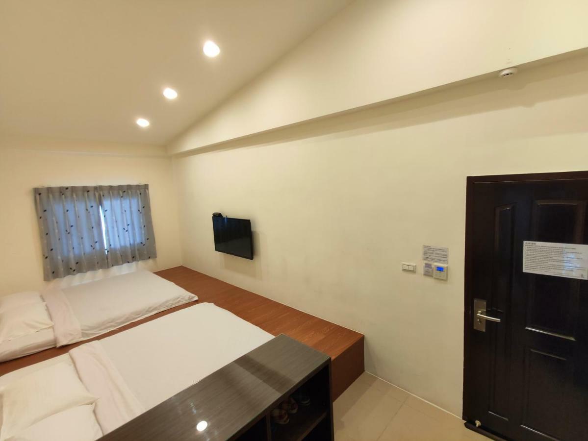 Feng Homestay Zhongpu Extérieur photo